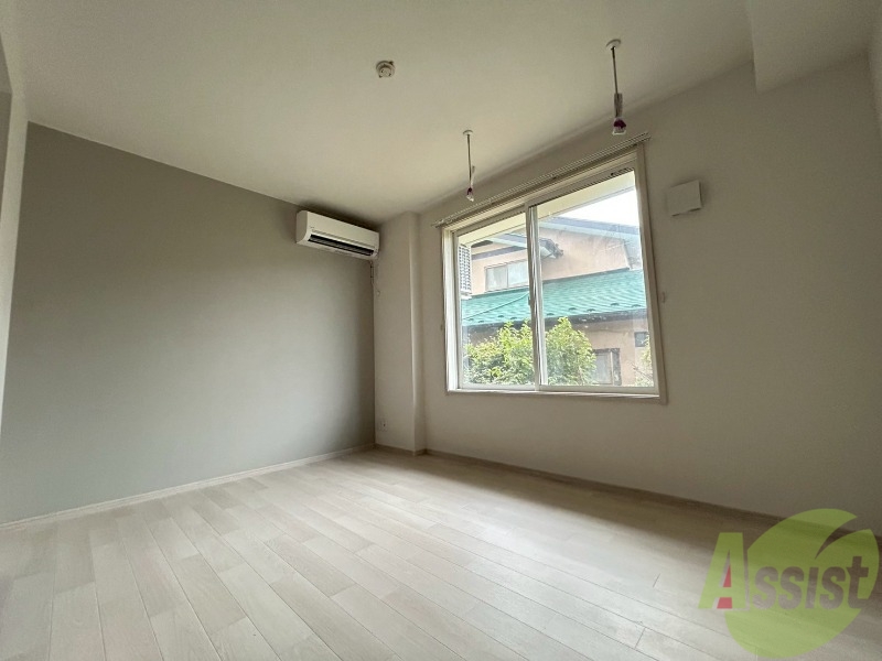 居室・リビング　５．７帖のお部屋す。白を基調としたシンプルなお部屋です。