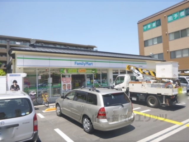 コンビニ　ファミリーマートＪＲ宇治駅前店（コンビニ）まで400m