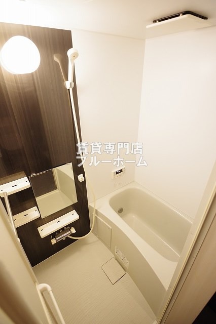 バス・シャワールーム　追い焚き機能付きのバスルーム！