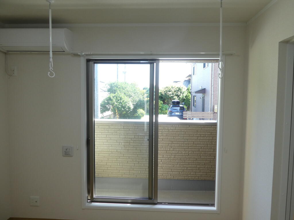 バルコニー　室内物干しあり