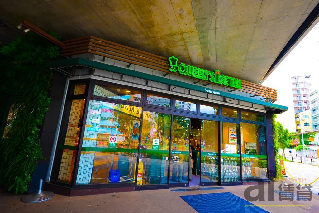 スーパー　クイーンズ伊勢丹武蔵境店（スーパー）まで290m