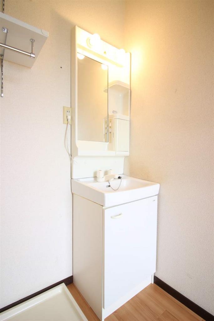 洗面設備　朝の準備に便利な洗面台