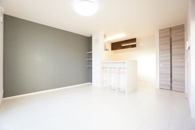 居室・リビング　※同物件・反転タイプの写真です。