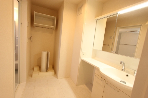 洗面設備　独立洗面台で朝の準備も快適です♪