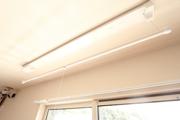 その他設備　室内物干し付きで雨の日も洗濯物が干せます♪