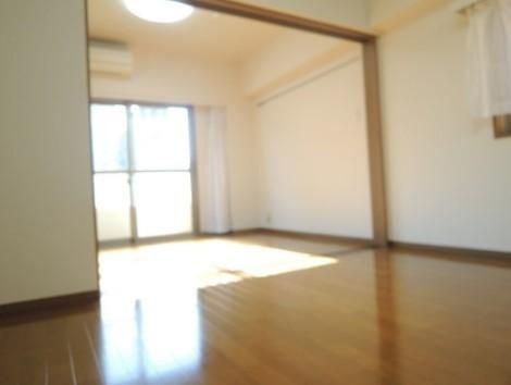 居室・リビング　☆明るい居間☆