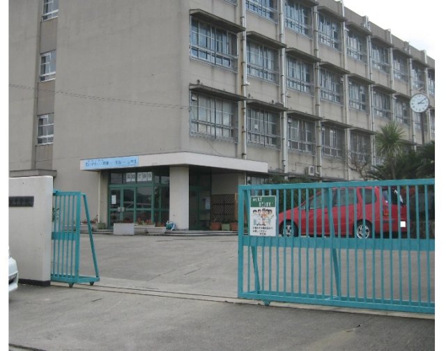 中学校　枚方市立山田中学校（中学校）まで866m