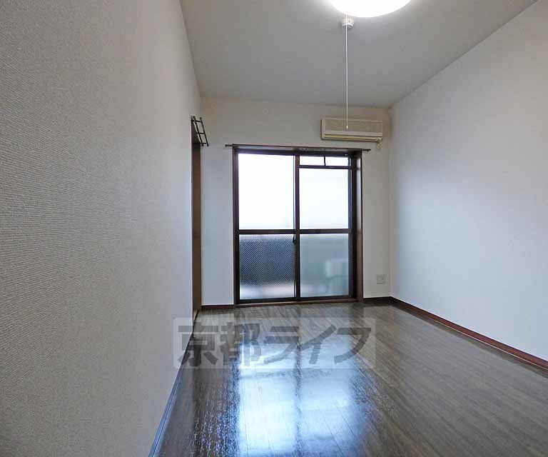 居室・リビング　広々とした室内です。