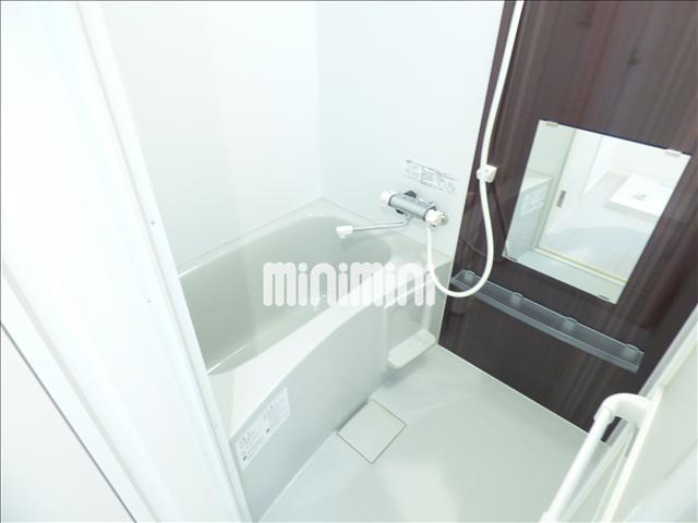 バス・シャワールーム　浴室乾燥機つきのバスルームです