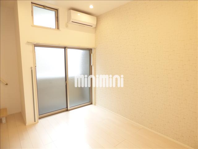 居室・リビング　さりげないアクセントクロスがおしゃれです