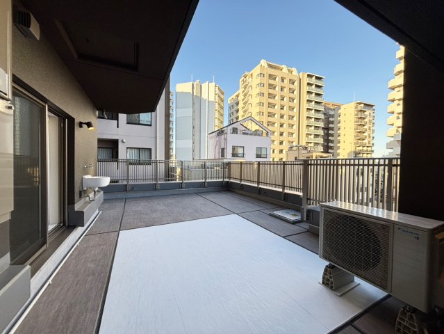 バルコニー　5階の広々ルーフバルコニー