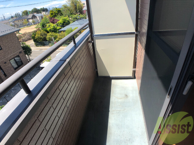 バルコニー　広いバルコニーです。洗濯物が干しやすいですね。