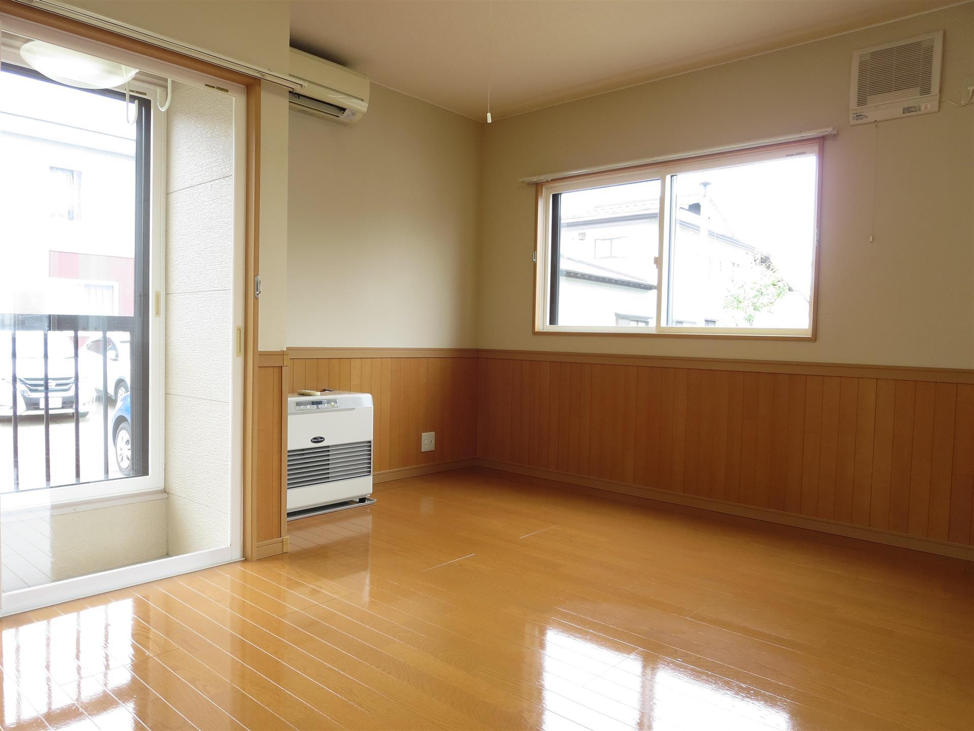 その他設備　エアコン・ＦＦストーブ完備