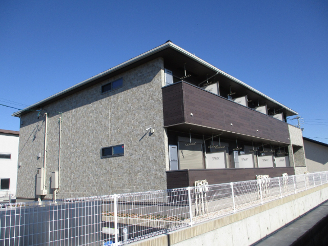 建物外観　南向き。日当たり良好です。