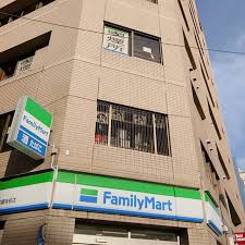 コンビニ　ファミリーマート築地本願寺前店（コンビニ）まで128m