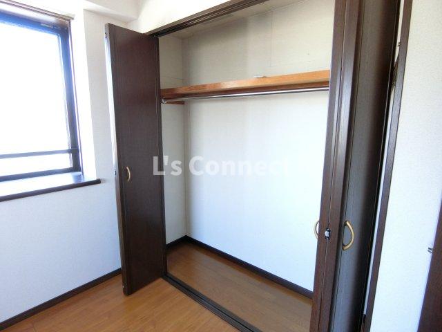 収納　クローゼットでお荷物もすっきり収納。