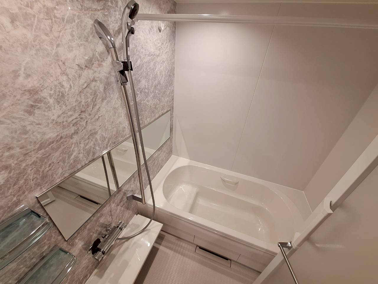 バス・シャワールーム　追い炊き付