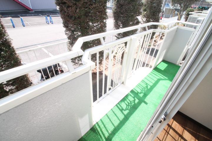 玄関　広いバルコニーあります！