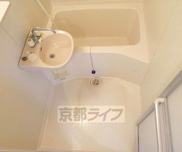 バス・シャワールーム　洗面台が一緒になったバスルーム！