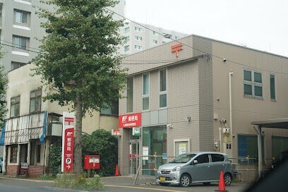 郵便局　札幌南四条郵便局（郵便局）まで285m