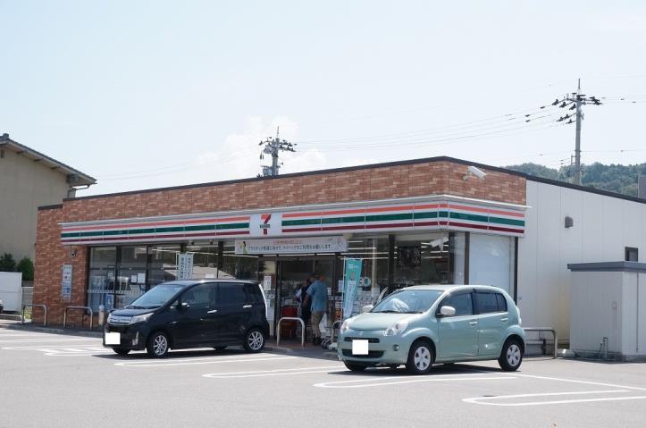 コンビニ　セブンイレブン（コンビニ）まで363m