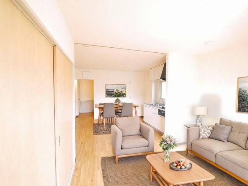 居室・リビング　CGで家具等を配置したもので家具等は含まれません