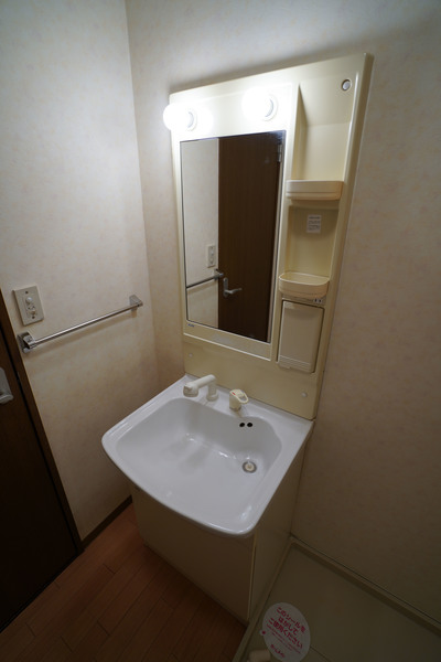 洗面設備　同じ建物の別なお部屋