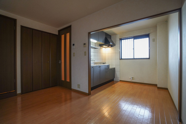 居室・リビング　同じ建物の別なお部屋