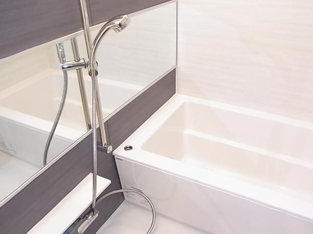 バス・シャワールーム　追い焚き機能付きバス