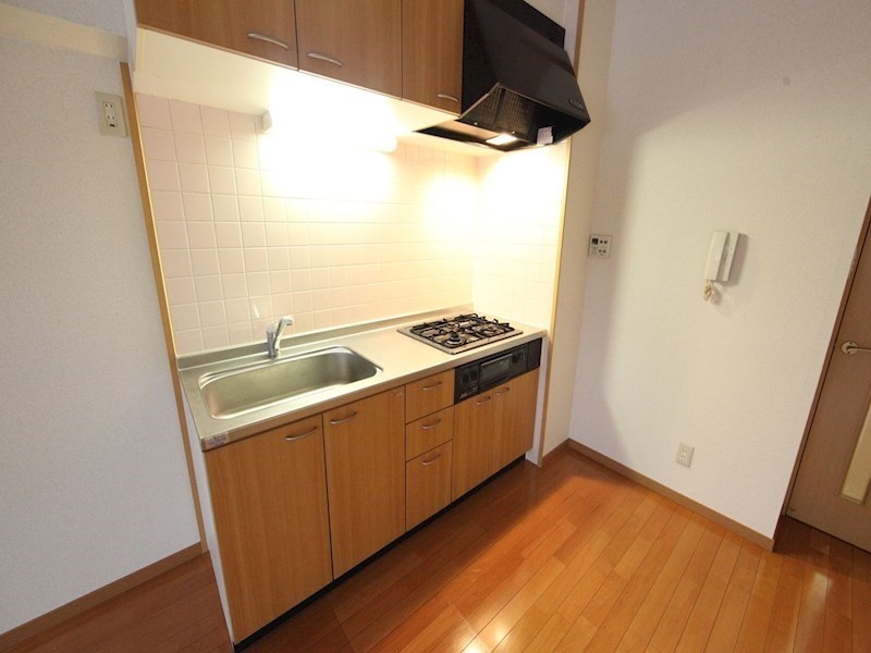 キッチン　システムキッチン（ガス3口コンログリル付）