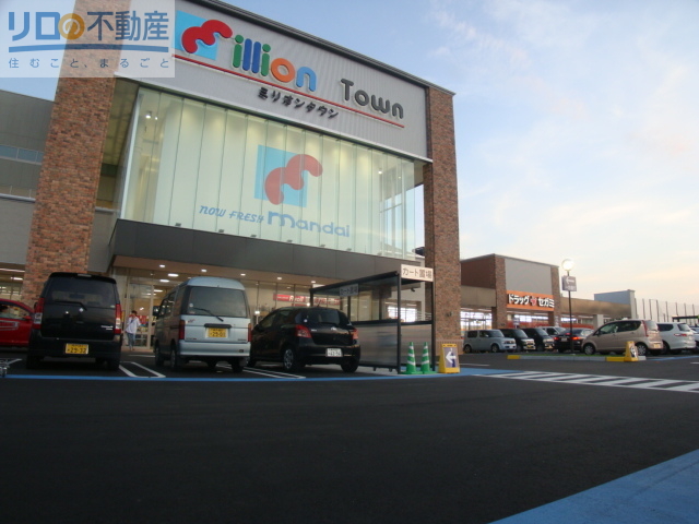 ショッピングセンター　ミリオンタウン伊丹荒牧（ショッピングセンター）まで1370m