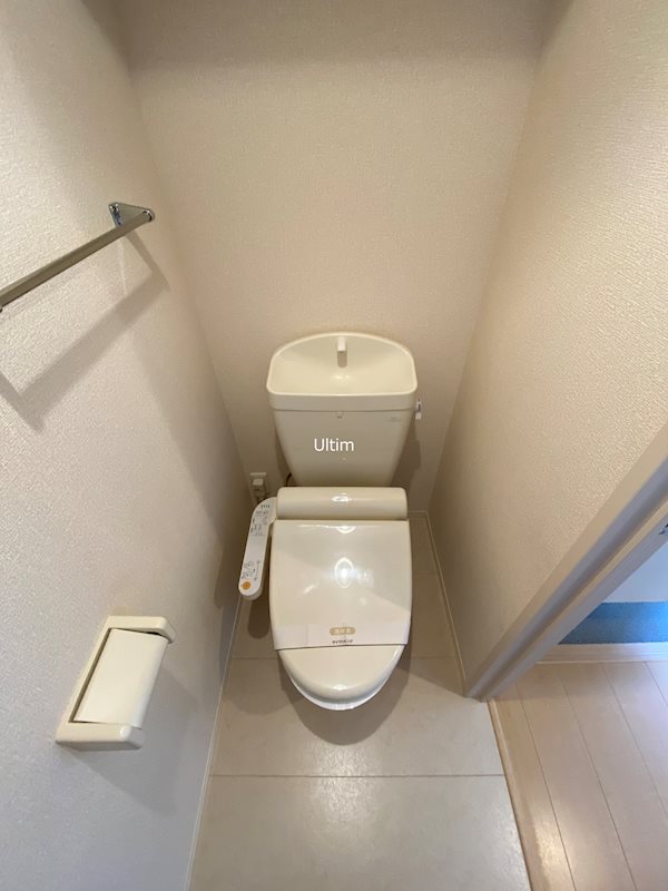 トイレ　※別のお部屋のお写真です。御参考までに。