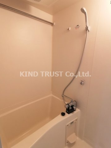 バス・シャワールーム　コンパクトで使いやすいお風呂です