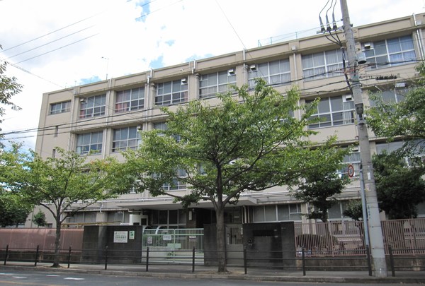 小学校　大阪市立鶴町小学校（小学校）まで471m