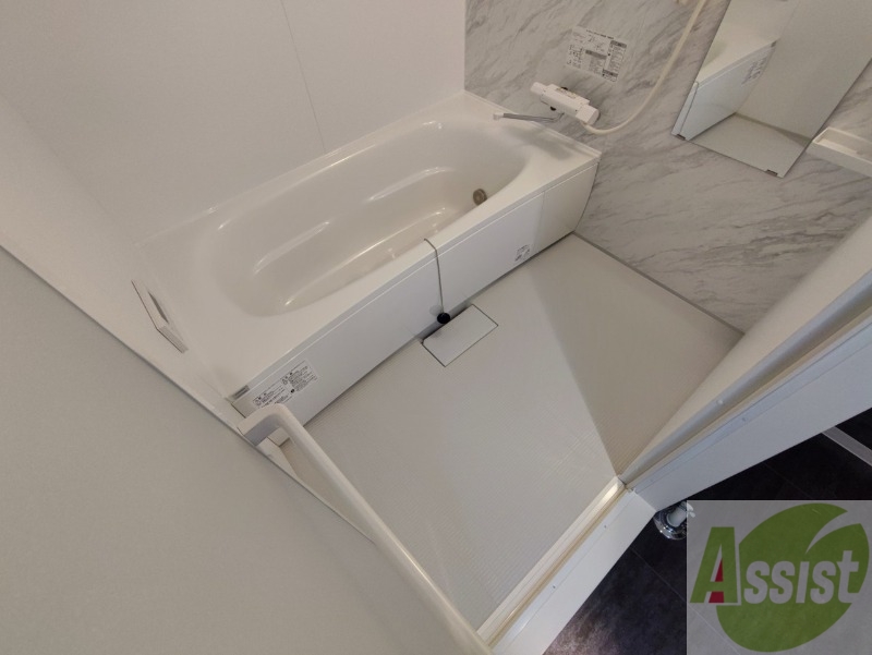 バス・シャワールーム　バスルームはこちらです。広々としてゆったり休めます。