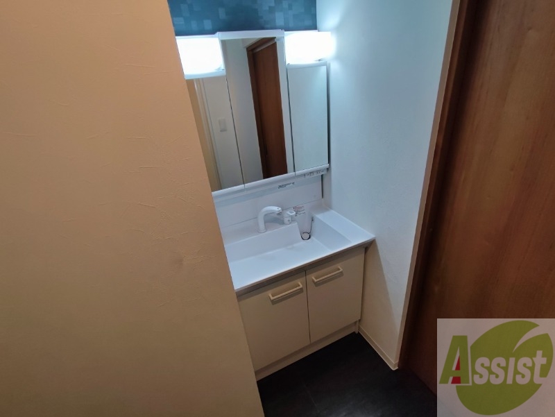 洗面設備　洗面台。身支度にはかかせないですよね～。