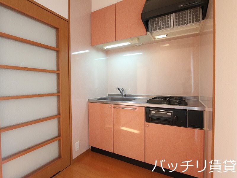 キッチン　別号室写真の為、現況を優先致します。