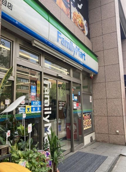 コンビニ　ファミリーマート四谷二丁目店（コンビニ）まで48m