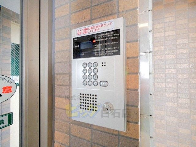 エントランス　人気のオートロック付きマンションです♪