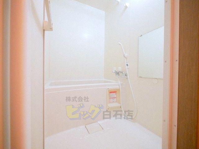 バス・シャワールーム　広々タイプのお風呂です♪