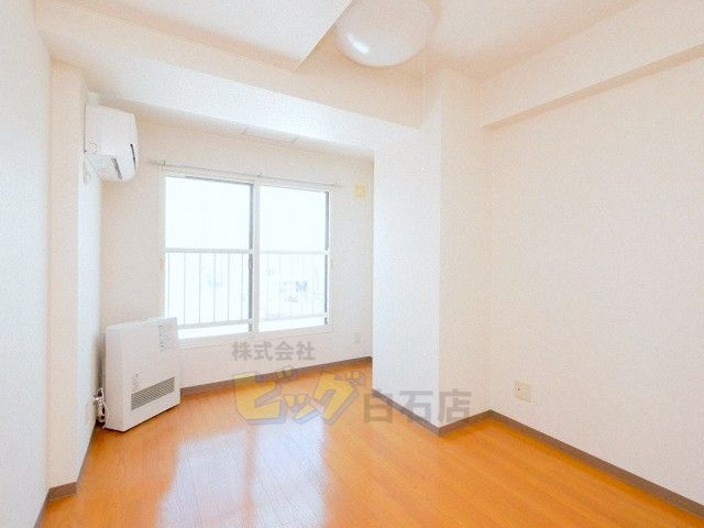 居室・リビング　陽当り良好で明るいリビングです♪