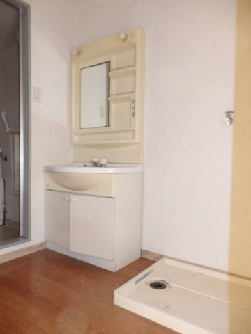 洗面設備　スペースが確保できる洗面所です