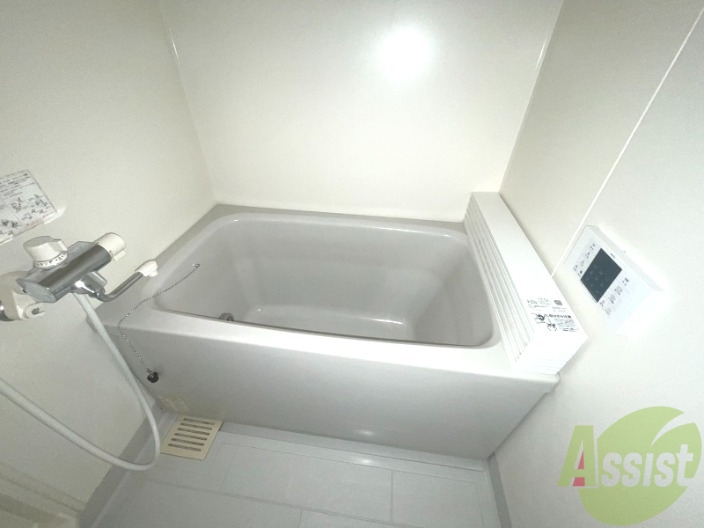 バス・シャワールーム　こちらのお風呂で、一日の疲れを癒して下さい。