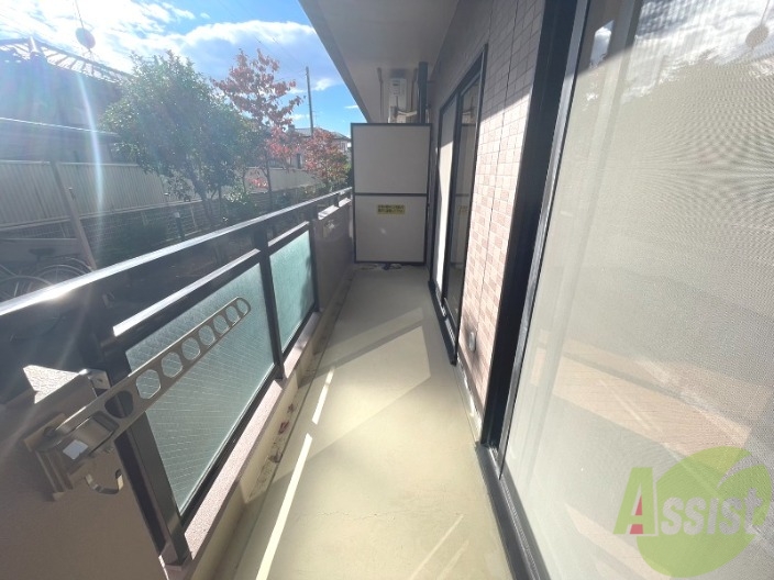 バルコニー　こちらのバルコニーで、洗濯物干しもバッチリです。