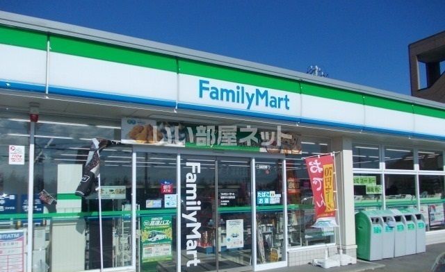 コンビニ　ファミリーマート 伊勢中川駅前店（コンビニ）まで646m