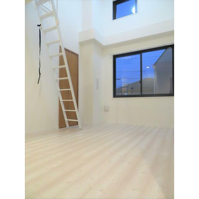 居室・リビング　同マンション別部屋