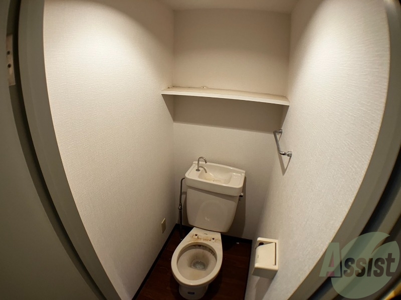 トイレ　トイレはシンプル、掃除の時に楽そうですね。