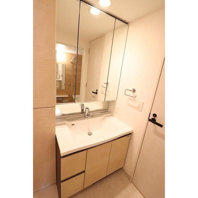 洗面設備　写真は同タイプ住居です。