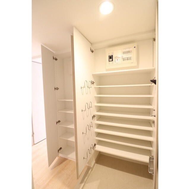 玄関　写真は同タイプ住居です。