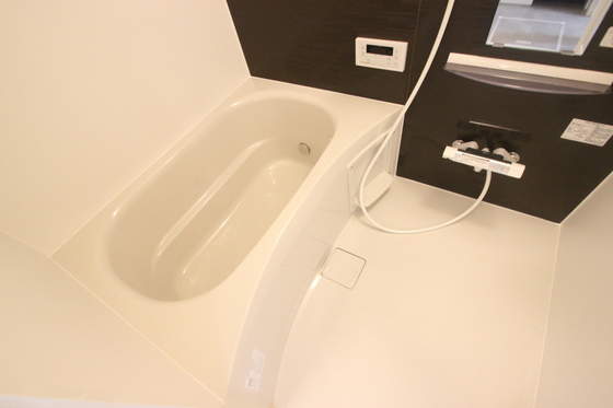 バス・シャワールーム　※別部屋の写真です